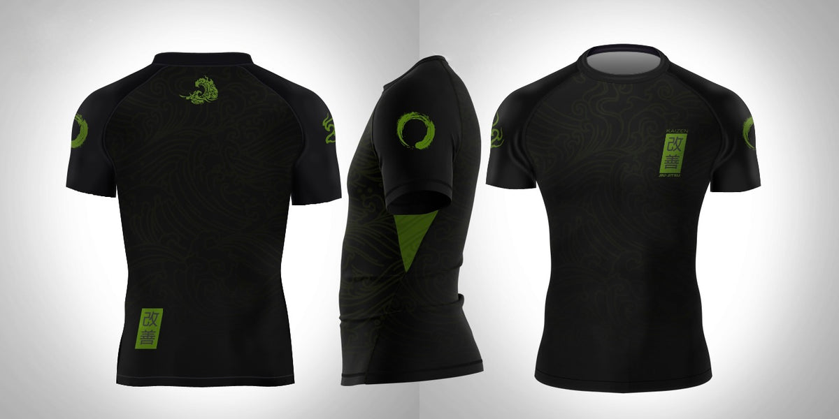 KAIZEN Core Rash Guard Kurzarm, Vorder-, Seiten- und Rückansicht mit tonalem Wave Pattern und Moss Green Akzenten